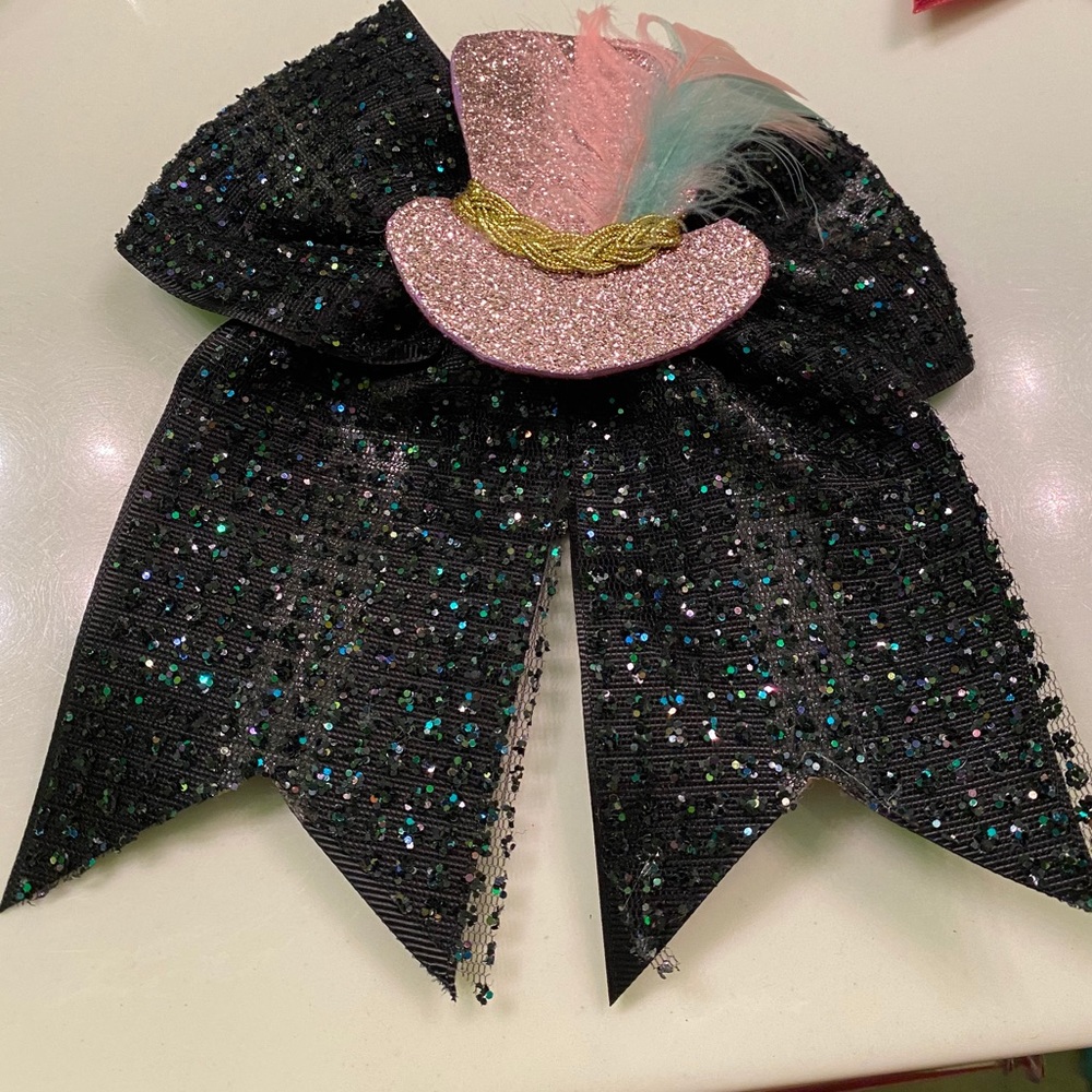 Theme cheer bow (NEVER WORN)